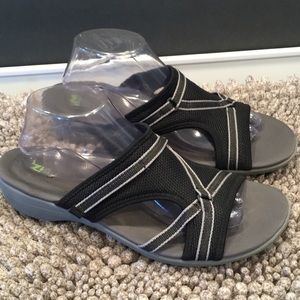 Woman’s size 11 ZiBu black lightweight mesh slip on slide sandals
